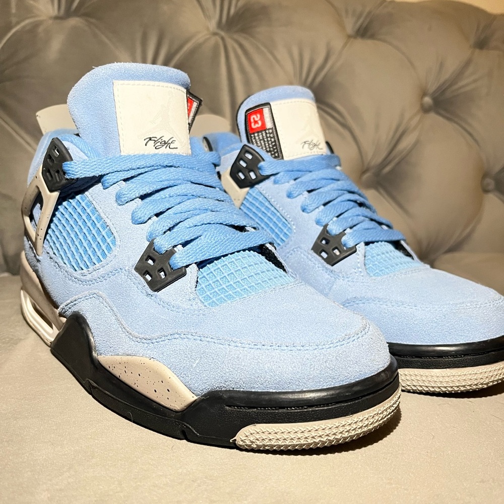 Air Jordan 4 University Blue